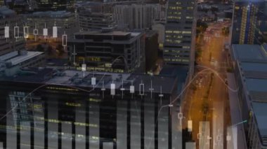 Şehirdeki finansal veri işleme animasyonu. Küresel finans, iş, bağlantılar, hesaplama ve veri işleme kavramı dijital olarak oluşturulmuş video.