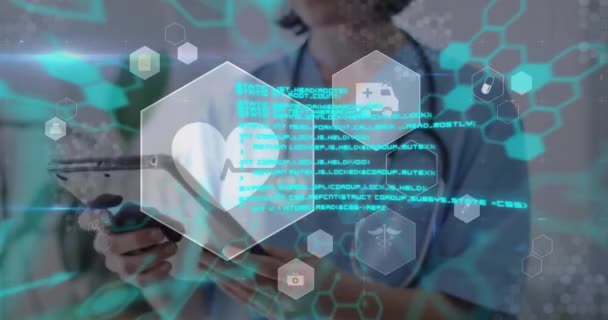 Animering Medicinska Ikoner Och Databehandling Över Kaukasisk Kvinnlig Läkare Sjukhus — Stockvideo