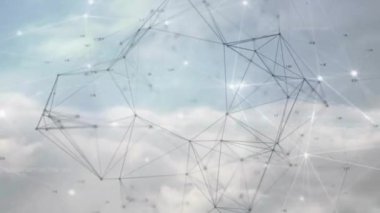 Bulutların üzerindeki bağlantı ağının animasyonu. Küresel bağlantılar, bulut hesaplama ve veri işleme kavramı dijital olarak oluşturulmuş video.