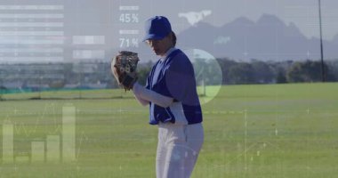 Kafkas kadın beyzbol oyuncusu üzerinden veri işleme animasyonu. Küresel spor ve dijital arayüz kavramı dijital olarak oluşturulmuş video.