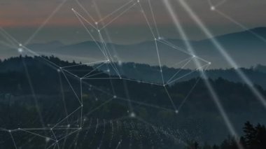 Dağlarla çevrili hava manzarasına karşı bağlantı ağının animasyonu. Küresel ağ ve iş teknolojisi kavramı