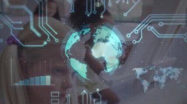 Öğrenci tıkırtı tableti stili, dönen dünya nabız devrelerini, eğitim için güncelleme tablosunu tetikliyor. Etkileşimli, teknoloji, öğrenme, dijital, eğitim, fütüristik, yenilik