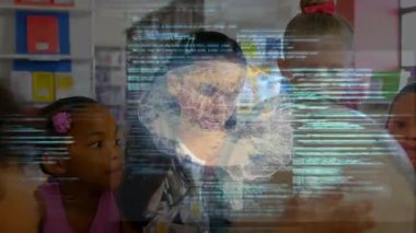 Masada dönen bir kız ve yukarıdaki beyin hologramını eğitim için kaydırmalı kodla gösteriyor. Eğitim, yenilik, işbirliği, keşif, merak, teknoloji, dijital