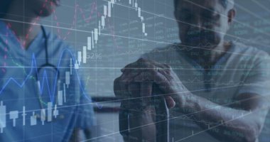 Önlük, steteskop ve finansal kaplamalı hemşire ile klinikte Walker 'ı tutan yaslı yaşlı bir adam. Sağlık, kıdemli, yardım, destek, analitik, meslek, tıbbi