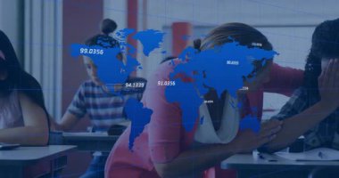 Sınavda öğrencilerin hayal kırıklığına uğradığını fark eden öğretmen, şeffaf harita kaydırma sırasında yardım sağlıyor. Eğitim, akıl hocalığı, akademik, denetim, dijital, öğrenme, konsantrasyon