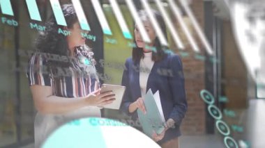 Çeşitli iş adamları üzerinde veri işleme animasyonu. küresel iş ve dijital arayüz kavramı dijital olarak oluşturulmuş video.