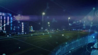 Gece şehir trafiğine karşı bağlantı ağının animasyonu. Küresel ağ ve iş teknolojisi kavramı