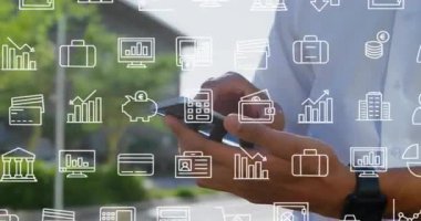 Akıllı telefonları dinleyen bankacılık uygulaması finansal sembollerde çizgi simgelerinin dolaşmasına neden oluyor. Teknoloji, finans, mobil, dijital, modern, analitik, iş