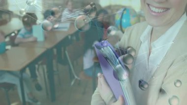 Mor klasörü tutan öğretmen, eğitim katılımını destekleyen ağı başlatıyor. Eğitim, sınıf, öğretim, öğrenme, yenilik, dijital, işbirliği