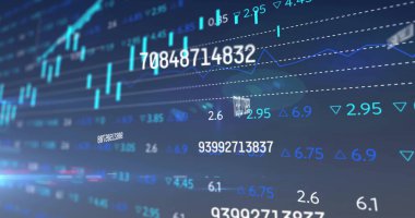 Mavi ekranda yüzen sayısal dizgiler, şamdan çubukları, noktalı trend çizgileri ve oklar gösteriliyor. Teknoloji, analitik, veri, finans, dijital, fütüristik, görselleştirme