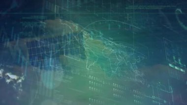 Veri işleme animasyonları, dünya haritasıyla dijital arayüz grafikleri. Dijital bileşik, yapay zeka, iletişim, teknoloji, finans, ekonomi, küresel iş.