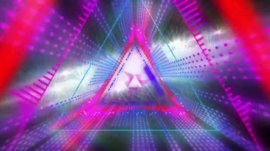 Soyut renkli üçgen desenli neon ışınların aydınlatılmış stadyumun üzerinde 3D animasyonu. Dijital bileşik, çoklu pozlama, teknoloji, yaratıcılık, spor, konsantrasyon, fütüristik.
