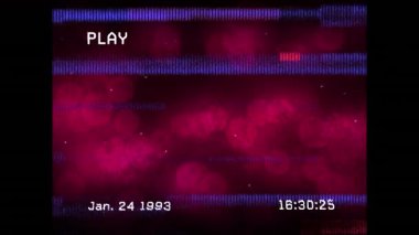 Altınla yazılmış mutlu yeni yıl metinlerinin animasyonu. Siyah arka planda altın konfetileri var. Veri işleme teknolojisi ve dijital arayüz kavramı dijital olarak oluşturuldu.