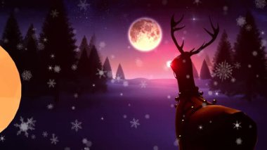 Noel Baba 'nın kızağa bindiği animasyon ve kar yağışı sırasında gökyüzünde ağaçlar ve ay olan ren geyiği. Dijital olarak üretilmiş, hologram, hayvan, Noel şenliği, gelenek, vektör, doğa, kış tatili.