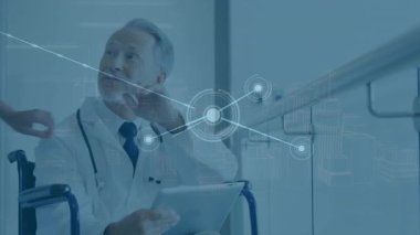 Kafkasyalı doktor üzerinden bağlantı ağının animasyonu. Küresel tıp ve bağlantılar konsepti dijital oluşturulmuş video.