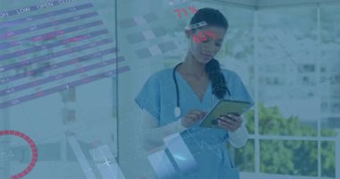 Hasta istatistiklerini yüzen çizelgelerle gezerken tıbbi profesyonel tıkırtı tableti ekranı. Sağlık, teknoloji, veri görselleştirme, dijital arayüz, kentsel çevre, profesyonel, modern