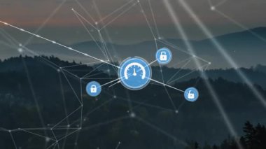 Hız göstergesi ve asma kilit simgeleri dağların hava manzarası üzerinde hareket eden çizgilerle bağlantılı. Dijital bileşik, çoklu pozlama, güvenlik, manzara, doğa, iletişim ve teknoloji.