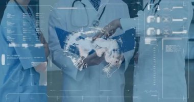 Holografik dünya, vaka incelemesi için mavi hasta dosyasını inceleyen sağlık personeline rehberlik ediyor. Tıbbi, klinik, geleceksel, yenilik, takım çalışması, işbirliği, teknoloji