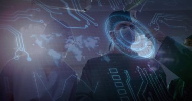 Ameliyathanede çalışan önlük, maske, kep ve devre şemaları takan hologram cerrahi ekibini inceliyorum. Tıbbi, teknoloji, yenilik, tanı, işbirliği, fütüristik, sağlık