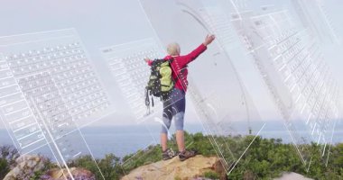 Kayalık çıkıntıda duran yürüyüşçü kıyı şeridini kucaklarken UI teknolojisi giderek azalan panorama 'yı gözler önüne seriyor. Macera, keşif, vahşi doğa, teknoloji, yenilik, ilham, sükunet