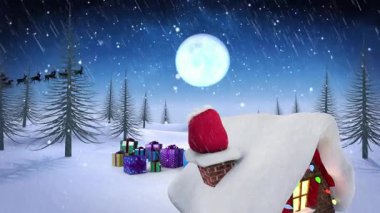 Yeşil ekranda yağmur. Noel, kış, gelenek ve kutlama konsepti dijital olarak üretiliyor. Kış manzarasında Noel ışıkları olan evin animasyonu.