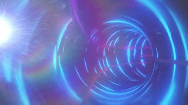 Işık yollarının üzerindeki neon tünelin ve siyah arkaplandaki noktaların animasyonu. Soyut arkaplan, ışık ve hareket kavramı dijital olarak oluşturulmuş video.