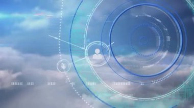 Bağlantı ağının animasyonu ve gökyüzünde bulutlarla tarama yapmak. Küresel teknoloji, bilgisayar ve dijital arayüz kavramı dijital olarak oluşturulmuş video.