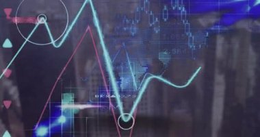 Binaya karşı hareket eden finans verileriyle çubuk grafiklerinin animasyonu. Dijital bileşik, çoklu pozlama, iş, teknoloji, bulut hesaplama, geliştirme, ekonomi.