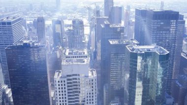 Şehir manzarası üzerindeki şehir manzarasının animasyonu. Küresel bağlantılar iş dünyası dijital arayüz teknolojisi ve dijital olarak oluşturulan ağ konsepti.