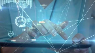 Dijital tablet kullanılarak kadın sağlık çalışanı üzerinden bağlantı ağının animasyonu. Tıbbi sağlık ve teknoloji konsepti