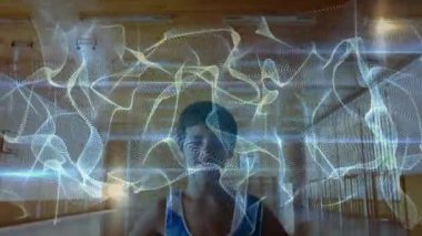 Dijital enerji jimnastik salonunda basketbolu kaldıran bir çocuğun holografik spor animasyonunu sergilediğini gösteriyor. Gelecekçi, dinamik, spor, teknoloji, gençlik dolu, enerjik, enerjik