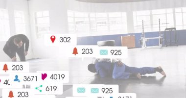 Grappler antrenör gözetiminde pimi gösteriyor, spor için artan tepki simgeleri alıyor. Dövüş sanatları, rekabet, antrenman, atletizm, fiziksel fitness, enerjik, rekabetçi ruh