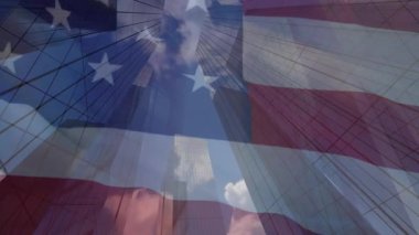 Video, Amerikan vatanseverliğinin, geleneğin ve bağımsızlık kavramının bir yansımasıdır. Arka planda bulutlar olan mavi gökyüzüne karşı yansıtıcı modern ofis binalarının canlandırması.