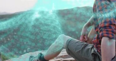 Uçurum tırmanışçısına yerleştikten sonra teknolojik kullanım için kanyon boyunca hareket eden parlayan parçacık dalgalarını gözlemledim. Macera, keşif, dijital, mistik, manzara, sükunet, doğa