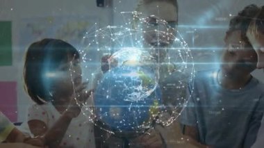 Öğretmenin dünyaya elini koyması, öğrencilerin ona ulaşması, hologramın şekillenmesi, eğitim ağını göstermesi. Öğrenme, keşfetme, geliştirme, etkileşim, yenilik, merak, işbirliği