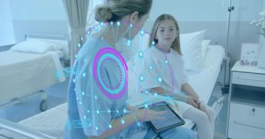 Klinisyen tableti, çocuğun yapay zekayı aktif hale getirmesi dışında hayati belirtileri analiz ederek bakımı bilgilendiriyor. Sağlık, teknoloji, yenilik, pediatrik, holografi, tanı, teletıp