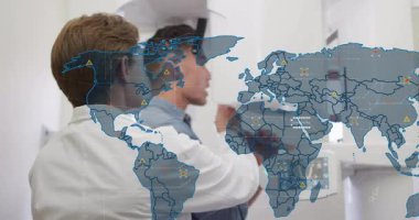 Radyologlar hastayı panoramik röntgen tarama paneline yönlendiriyor. Dünya haritası örtüsüyle taramaya başlıyor. Tıbbi, tanı, teknoloji, sağlık, ekipman, profesyonel, muayene