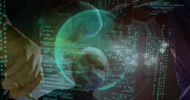 Ameliyat odasında eldivenli elleri holografik küreye doğrultuyor, önlüklü doktorlar kod çalışıyor. Medikal, teknoloji, yenilik, sağlık, fütüristik, takım çalışması, dijital