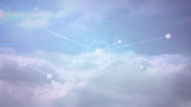 Mavi gökyüzü arkaplanındaki bağlantı ve matematik denklemlerinin animasyonu. küresel bağlantılar, veri işleme ve teknoloji konsepti dijital olarak oluşturulmuş video.