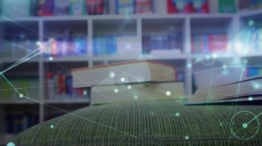 Okuldaki kütüphanede kitapların üzerinden bağlantı ağının animasyonu. Okul ve eğitim teknolojisi kavramı