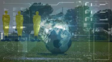 Arayüz tarama topu ve kuklalar, oyuncu sanal panellerle serbest vuruş için diz çöküp topu ayarlıyor. Futuristik, spor, büyütme, eğitim, dijital, yenilik, teknoloji
