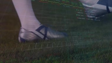 Ayak dürten futbol topu, kramponları kaldırmak, şebeke animasyonu, çizgi grafik izleme ölçümleri. Atletizm, biyomekanik, teknoloji, spor, performans, yenilik, fitness