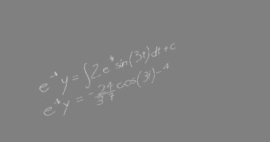 Gri arkaplandaki matematiksel formüllerin animasyonu. Matematik, bilim ve araştırma konsepti dijital olarak oluşturulmuş video.