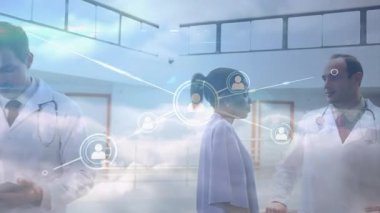 Çeşitli kadın ve erkek doktorlar arasındaki bağlantı ağının animasyonu. sağlık, tıp, bağlantılar ve teknoloji konsepti dijital olarak oluşturulmuş video.