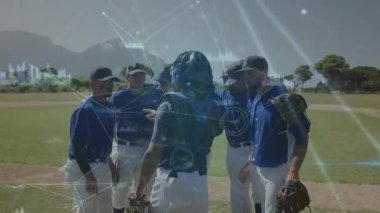 Catcher beyzbol stratejisi için animasyon çizelgeleri sunarken tümsekte el yönetmenliği ekibini yükseltiyor. Takım, takım çalışması, strateji, analitik, spor, dijital, iletişim