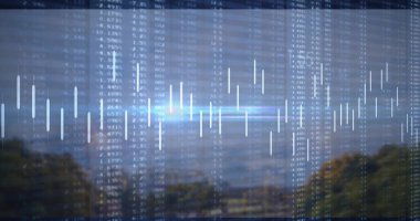 Kırsal görünüm boyunca hareket eden kaplama, şamdan çubukları, kalp verileri ve lens fişeklerini gösteriyor. Finansal analiz, veri görselleştirme, dijital kaplama, çevre dostu, doğal manzara, analitik, yenilik