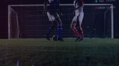 Mavi defans kalkanlı futbol topu, beyaz-kırmızı saldırgan meydan okuyor, ORQN çizelgeleri güncelleniyor. Atletizm, rekabet, spor, strateji, ilerleme, dayanıklılık, kararlılık