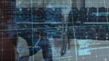 Ağırlık çalışması için ağırlık kaldırma ve ağırlık kaldırma kodun altına baskı yapan sporcu. Güç, zindelik, teknoloji, atletizm, güç, kararlılık, egzersiz