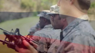 Çeşitli erkek askerler üzerinde Rusya bayrağının animasyonu. Ulusal bayraklar ve vatanseverlik kavramı dijital olarak oluşturuldu.