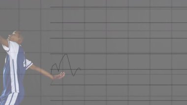 Futbolcu gelen topa tepki veriyor bisiklet tekmesi atıyor ve istatistikleri gösteriyor. Sporcu, spor analizi, dinamik hareket, rekabet, performans, fitness, dijital arkaplan